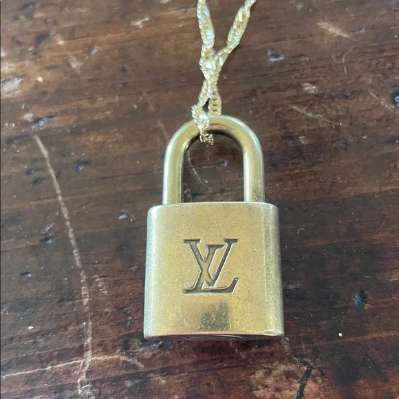 Gorgeous Authentic Louis Vuitton Padlock With Chain - Picture 4 of 6